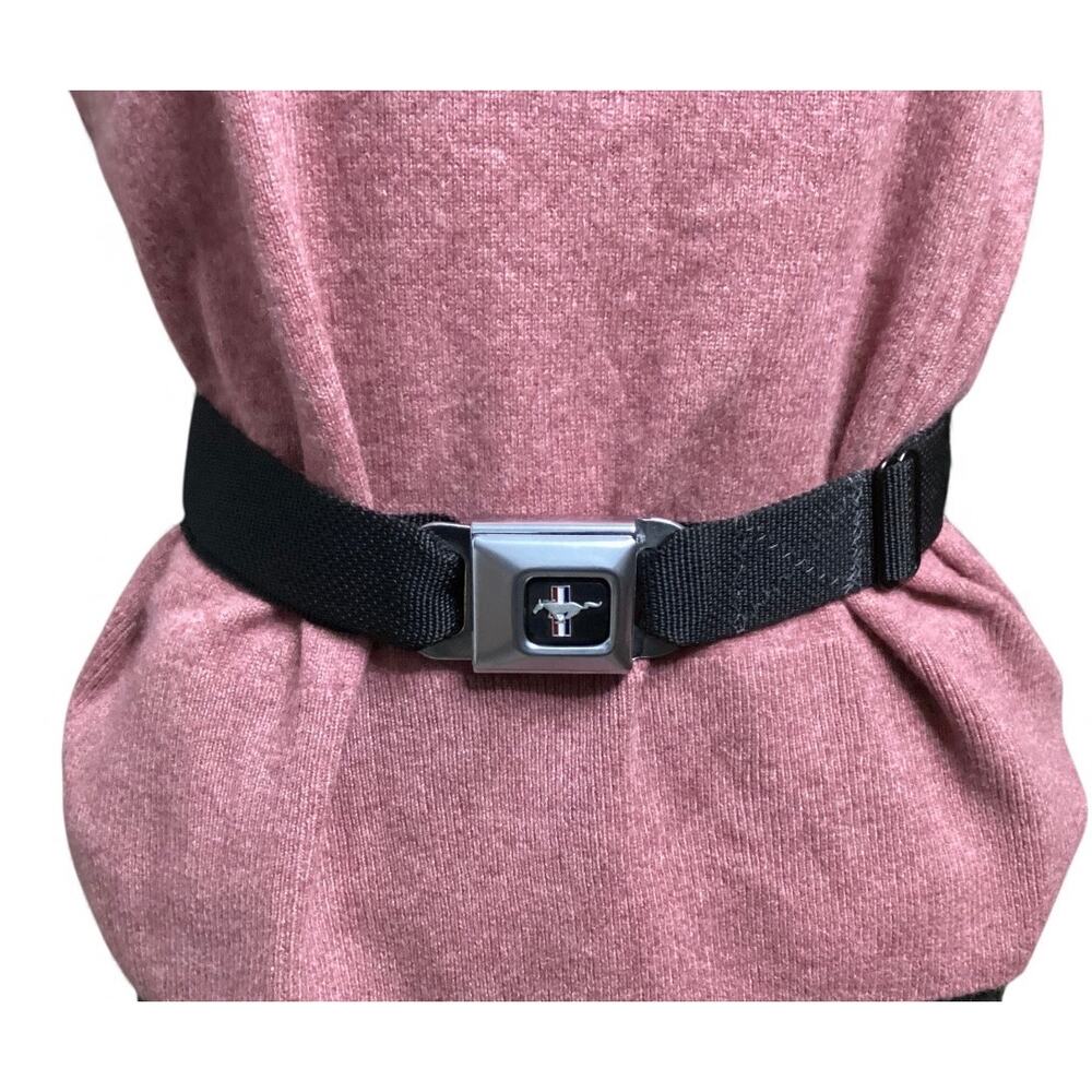 Ford Mustang seatbelt black